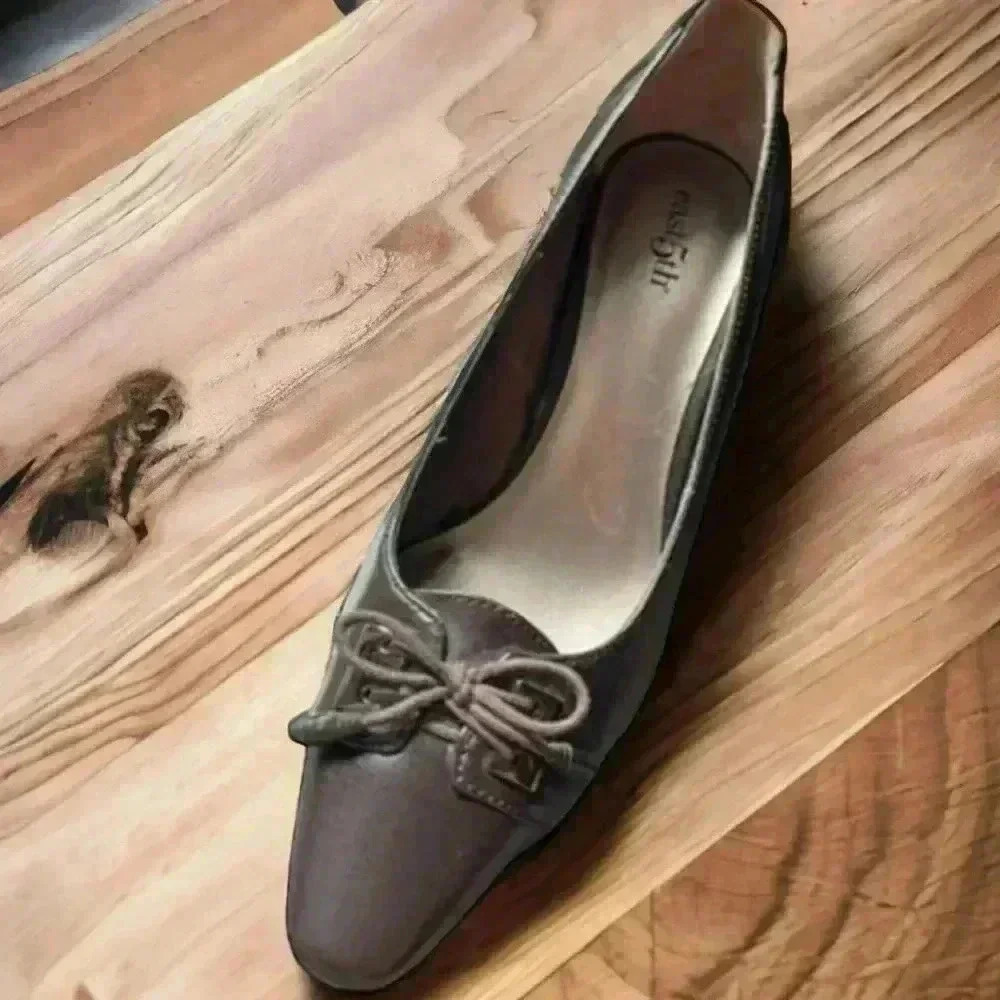East 5th Size 6.5 Copper Colored Slip-On Heels Dress Shoes. Excellent Condition